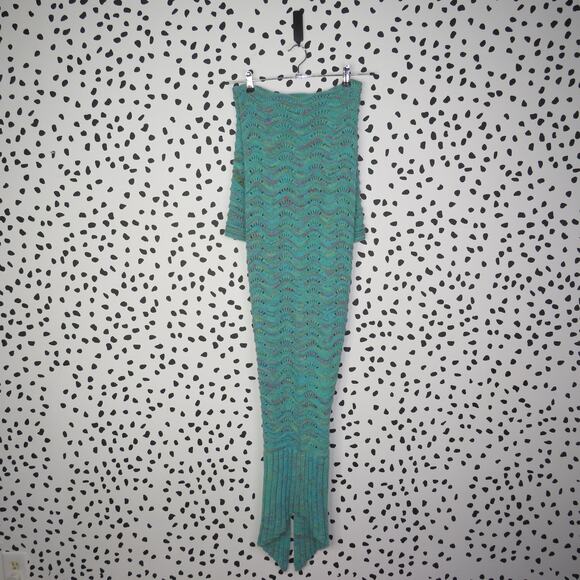 Green Crochet Knit Mermaid Tail Throw Blanket - Picture 1 of 4